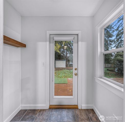 16040 26th Avenue NE, Shoreline, WA 98155