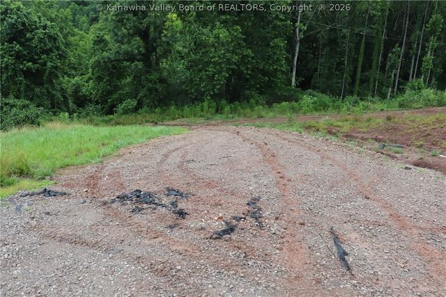 972 Dairy Road, Poca, WV 25159