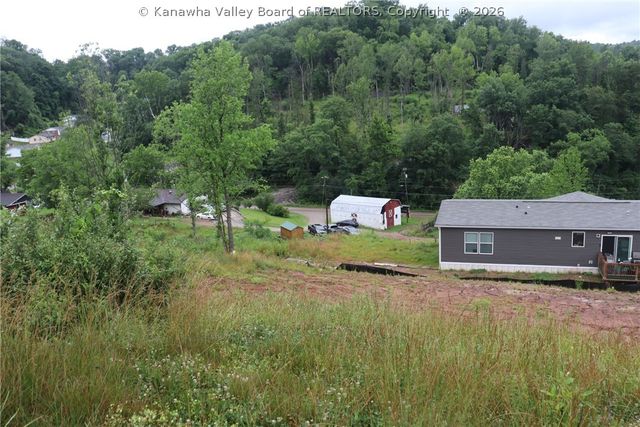 972 Dairy Road, Poca, WV 25159