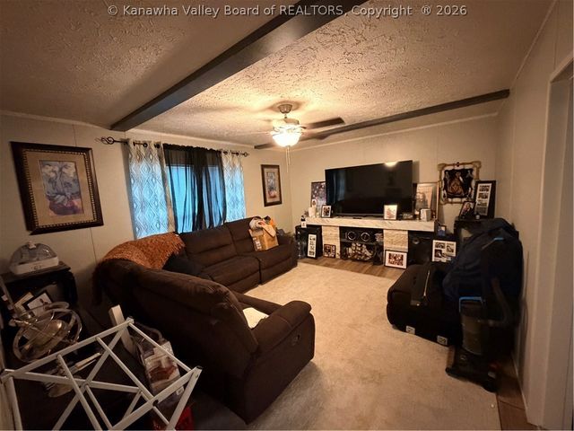 972 Dairy Road, Poca, WV 25159