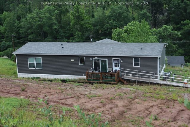 972 Dairy Road, Poca, WV 25159