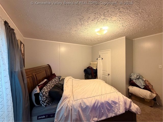972 Dairy Road, Poca, WV 25159