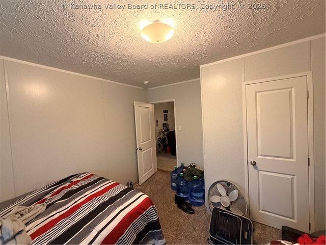 972 Dairy Road, Poca, WV 25159
