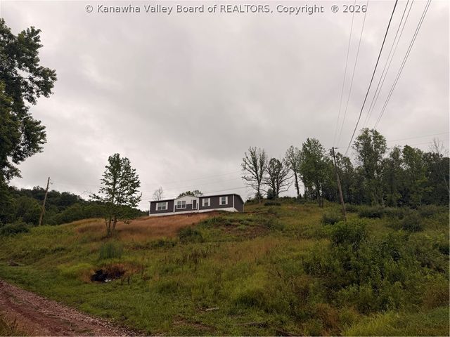 972 Dairy Road, Poca, WV 25159