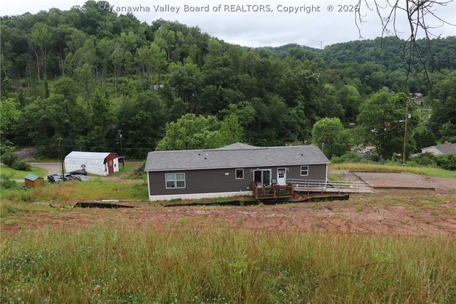 972 Dairy Road, Poca, WV 25159