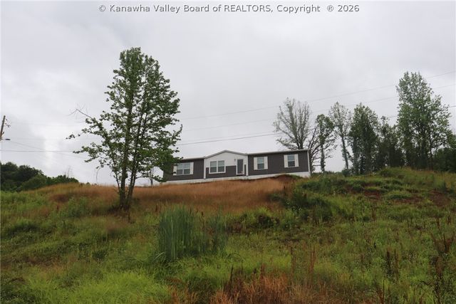 972 Dairy Road, Poca, WV 25159