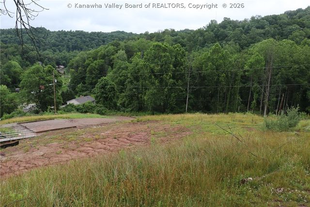 972 Dairy Road, Poca, WV 25159