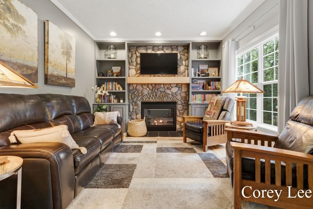 8484 Rocky Pines Drive NE, Rockford, MI 49341
