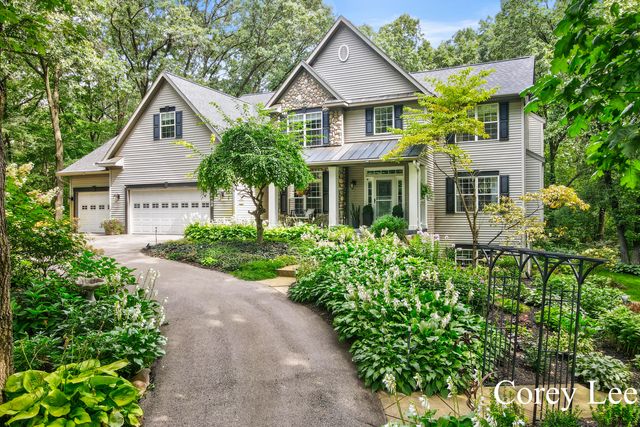 8484 Rocky Pines Drive NE, Rockford, MI 49341