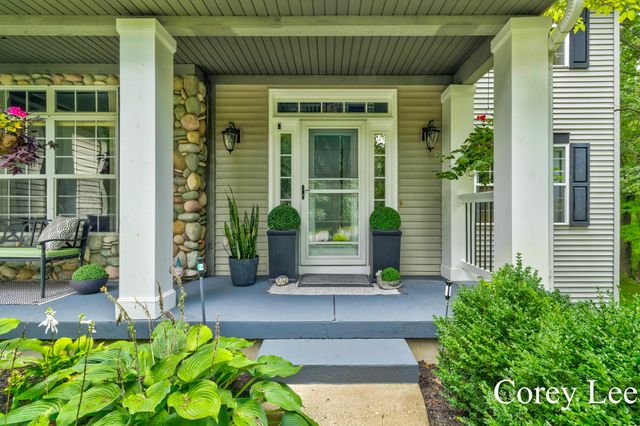 8484 Rocky Pines Drive NE, Rockford, MI 49341