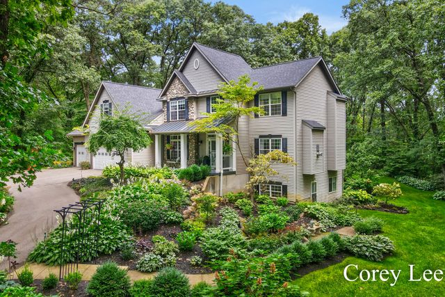8484 Rocky Pines Drive NE, Rockford, MI 49341