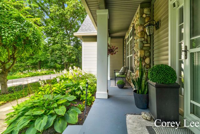 8484 Rocky Pines Drive NE, Rockford, MI 49341