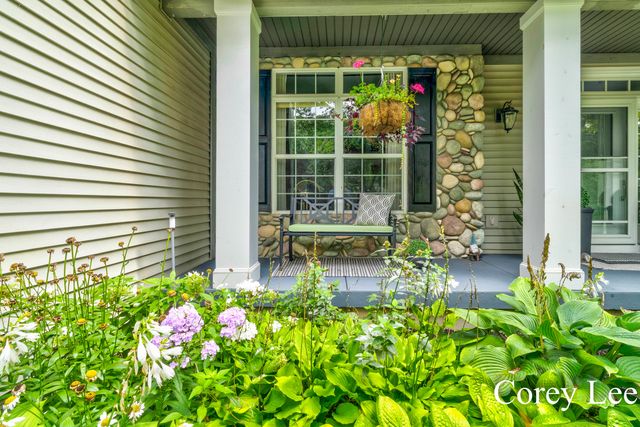 8484 Rocky Pines Drive NE, Rockford, MI 49341