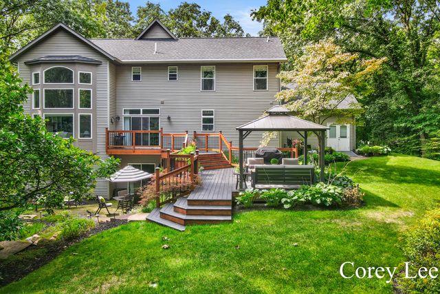 8484 Rocky Pines Drive NE, Rockford, MI 49341
