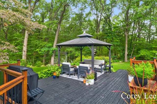 8484 Rocky Pines Drive NE, Rockford, MI 49341