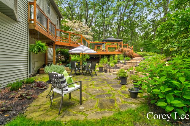 8484 Rocky Pines Drive NE, Rockford, MI 49341