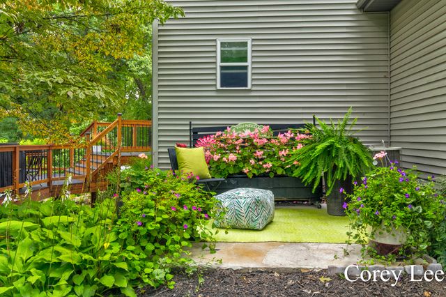 8484 Rocky Pines Drive NE, Rockford, MI 49341