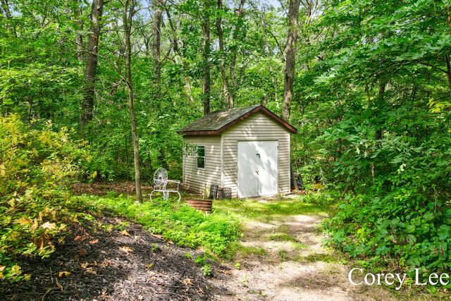 8484 Rocky Pines Drive NE, Rockford, MI 49341