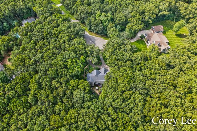 8484 Rocky Pines Drive NE, Rockford, MI 49341