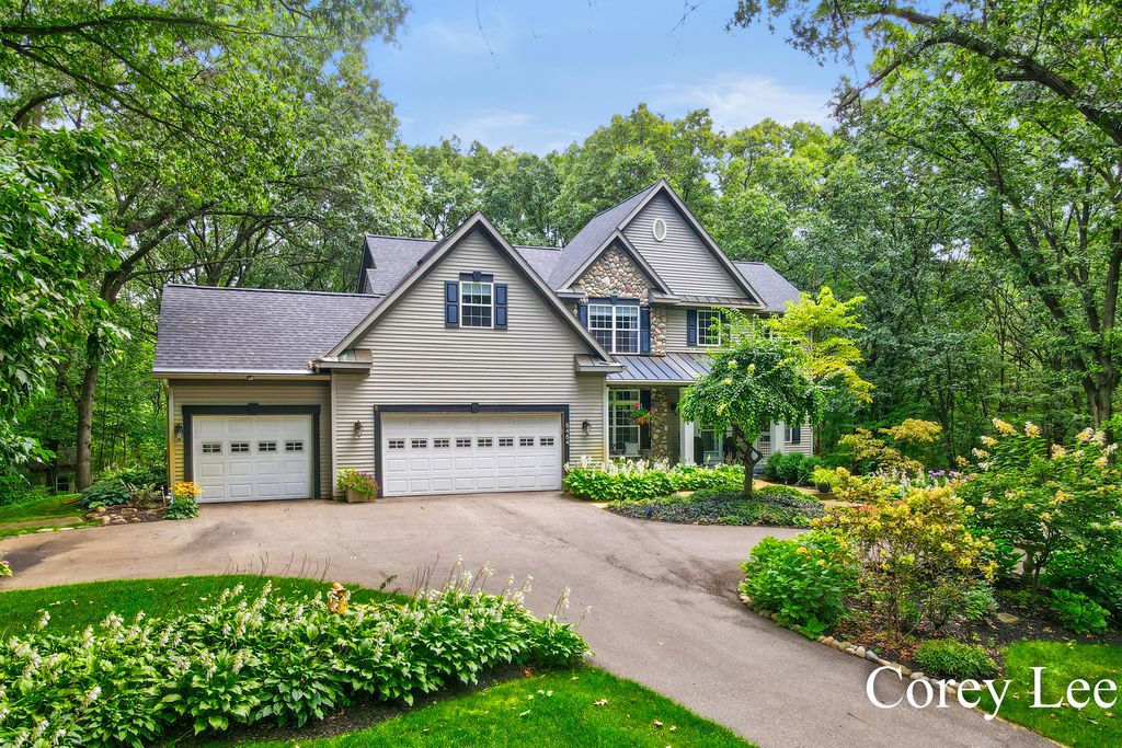 8484 Rocky Pines Drive NE, Rockford, MI 49341