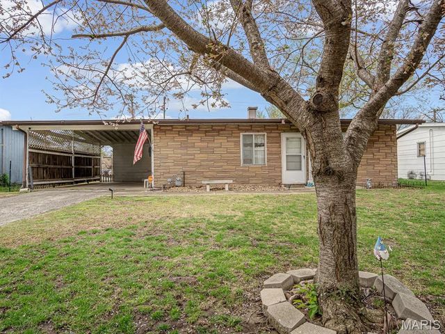 1120 Saint Michael Drive, East St Louis, IL 62206
