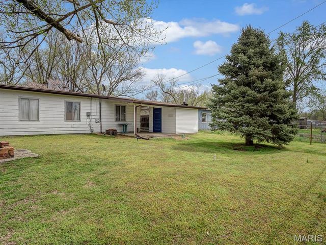 1120 Saint Michael Drive, East St Louis, IL 62206