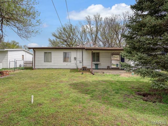 1120 Saint Michael Drive, East St Louis, IL 62206