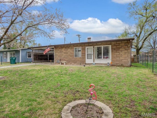 1120 Saint Michael Drive, East St Louis, IL 62206