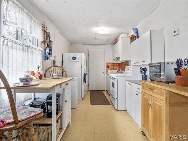 1120 Saint Michael Drive, East St Louis, IL 62206