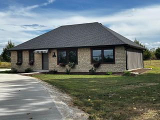 8586 East State Hwy Dd, Strafford, MO 65757
