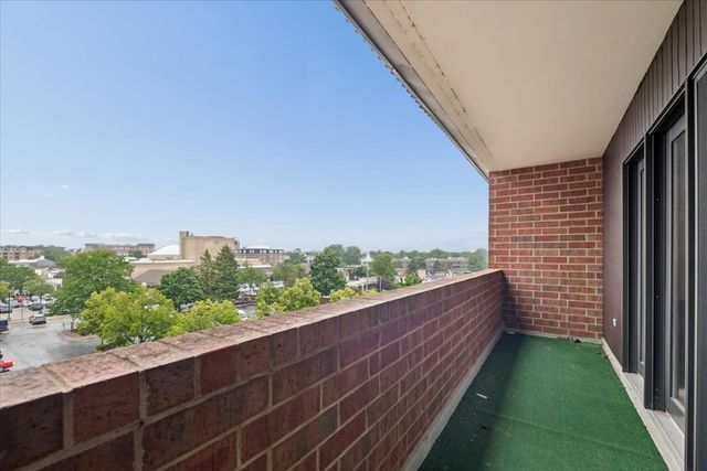 101 S Summit Avenue 512, Park Ridge, IL 60068