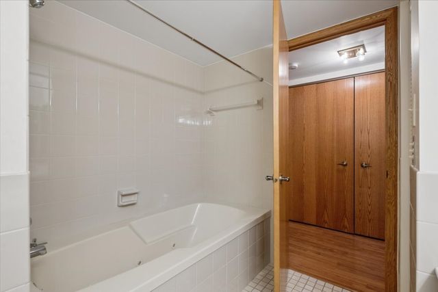 101 S Summit Avenue 512, Park Ridge, IL 60068