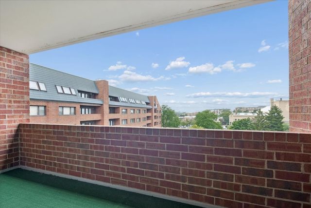 101 S Summit Avenue 512, Park Ridge, IL 60068