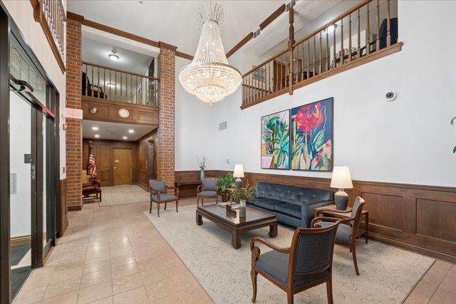 101 S Summit Avenue 512, Park Ridge, IL 60068