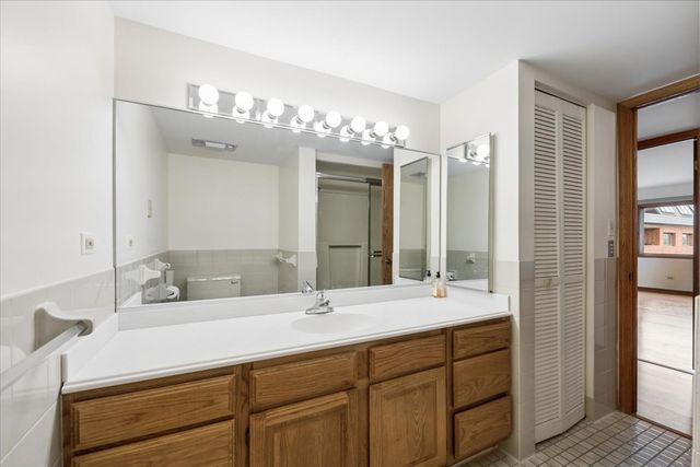 101 S Summit Avenue 512, Park Ridge, IL 60068