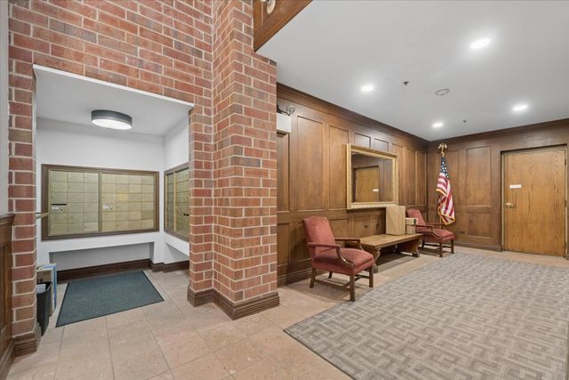 101 S Summit Avenue 512, Park Ridge, IL 60068