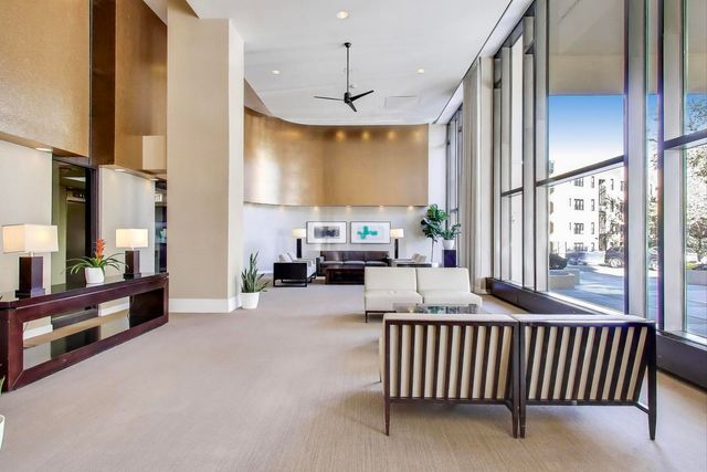 3930 N Pine Grove Avenue 3009, Chicago, IL 60613