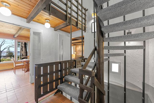 6644 Peninsula Drive, Traverse City, MI 49686