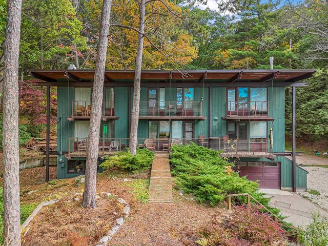 6644 Peninsula Drive, Traverse City, MI 49686