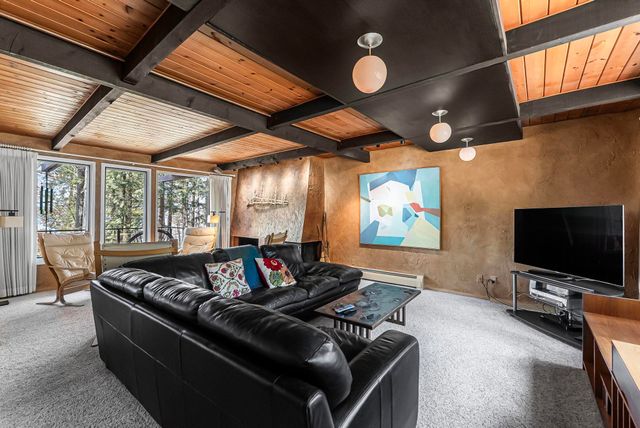 6644 Peninsula Drive, Traverse City, MI 49686