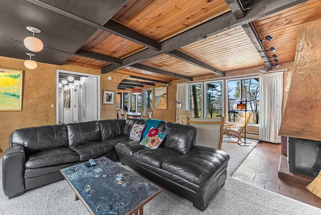 6644 Peninsula Drive, Traverse City, MI 49686