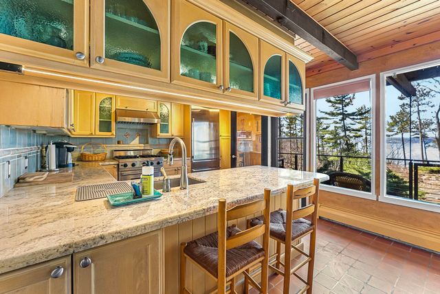 6644 Peninsula Drive, Traverse City, MI 49686