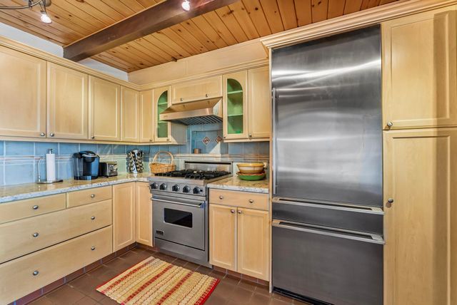 6644 Peninsula Drive, Traverse City, MI 49686