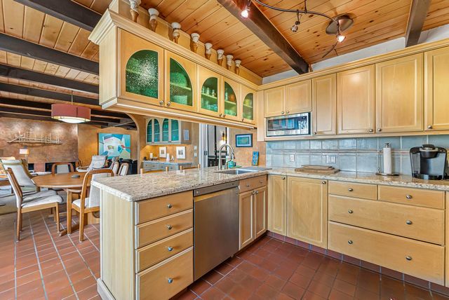 6644 Peninsula Drive, Traverse City, MI 49686