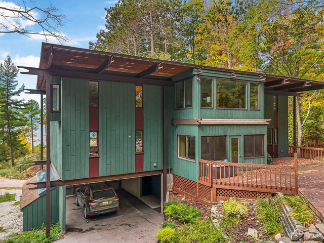 6644 Peninsula Drive, Traverse City, MI 49686