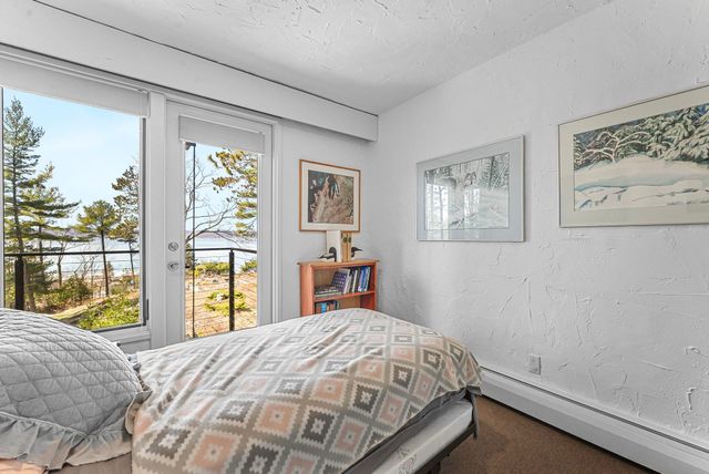 6644 Peninsula Drive, Traverse City, MI 49686