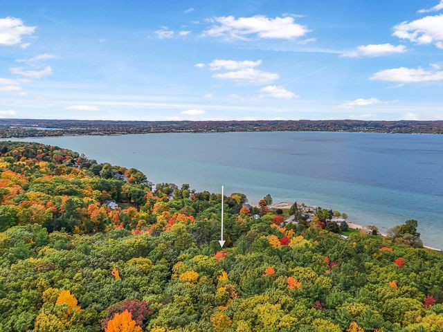 6644 Peninsula Drive, Traverse City, MI 49686