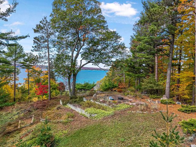 6644 Peninsula Drive, Traverse City, MI 49686