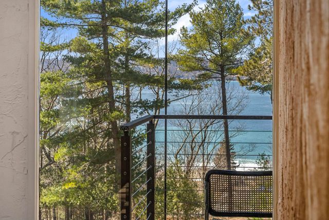 6644 Peninsula Drive, Traverse City, MI 49686