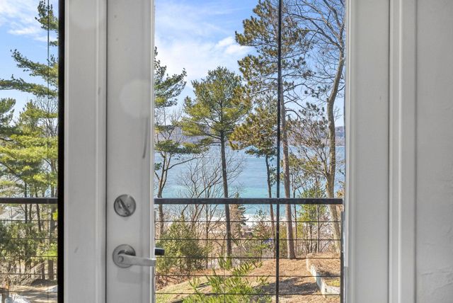 6644 Peninsula Drive, Traverse City, MI 49686